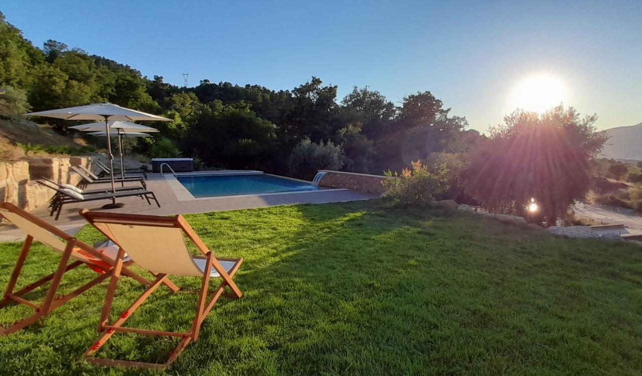 Villa Regadio โกวิลา ภายนอก รูปภาพ