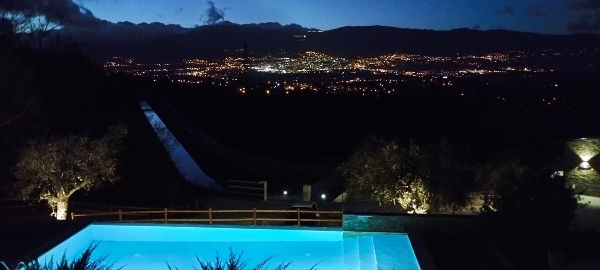 Villa Regadio โกวิลา ภายนอก รูปภาพ