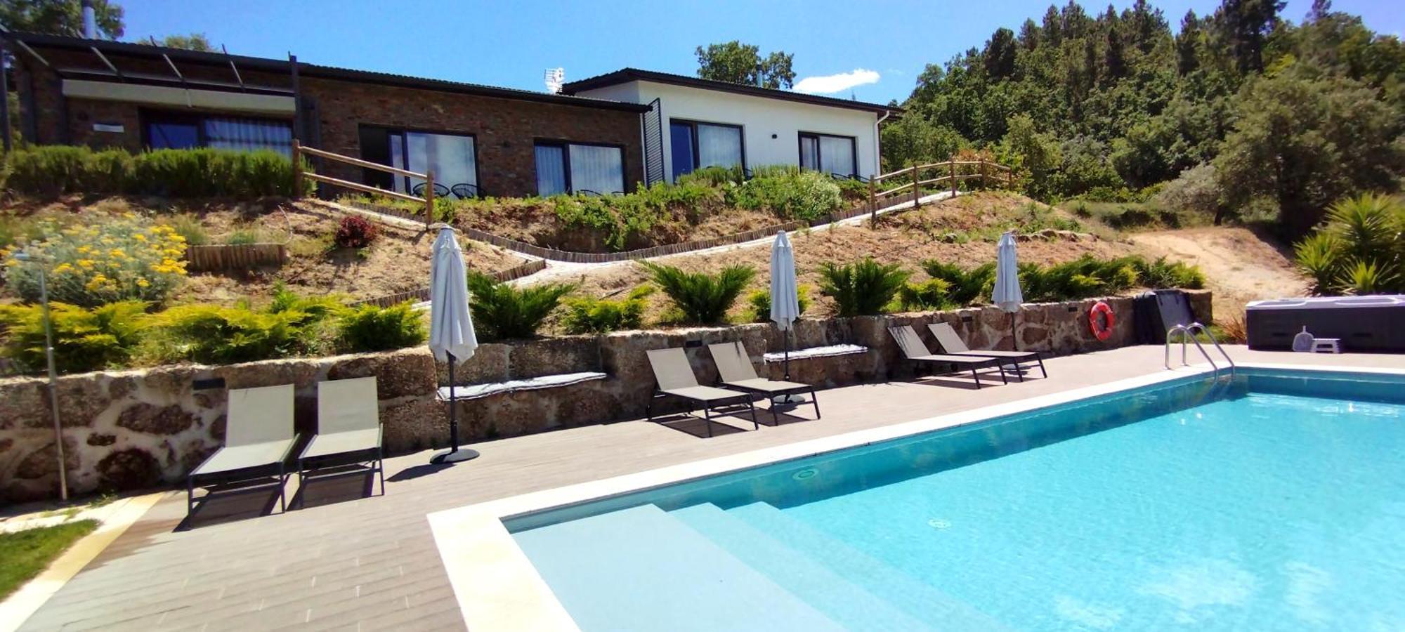 Villa Regadio โกวิลา ภายนอก รูปภาพ