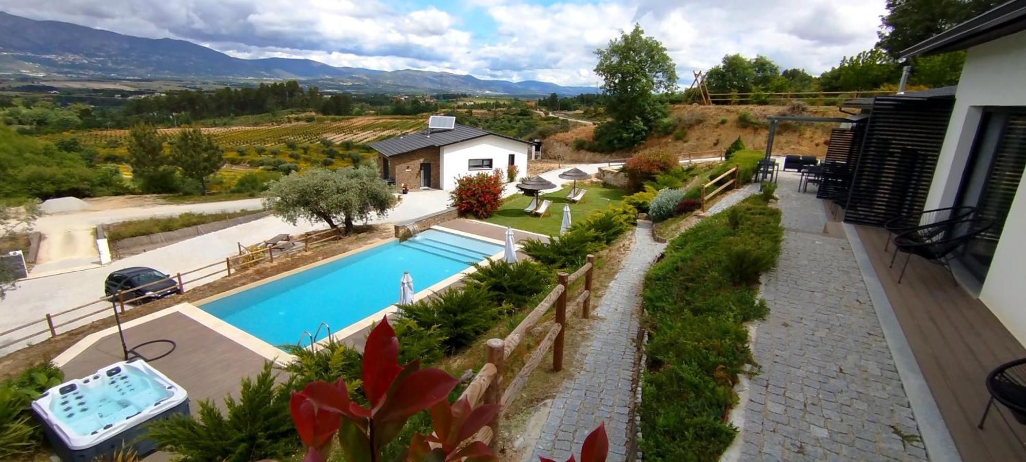 Villa Regadio โกวิลา ภายนอก รูปภาพ